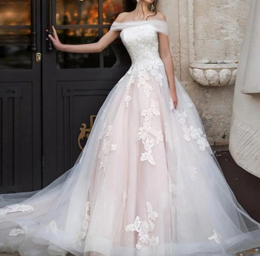 Elegant and Timeless: Off the Shoulder Lace Applique Tulle Wedding Gown