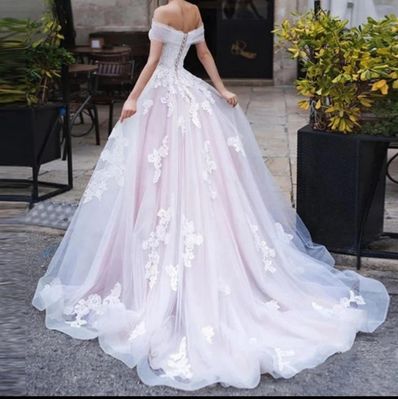 Elegant and Timeless: Off the Shoulder Lace Applique Tulle Wedding Gown