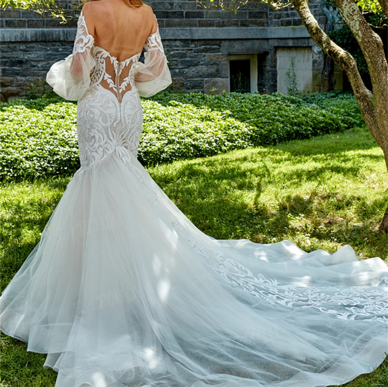 Elegant and Timeless: Strapless Organza & Tulle Mermaid Wedding Gown with Chapel Train